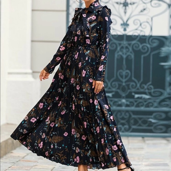 Tie neck floral print dress - Picture 3 of 5